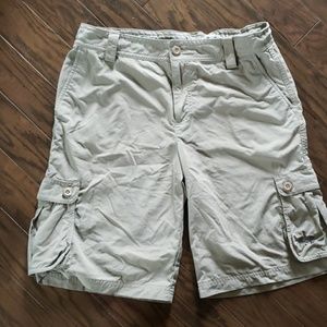Boys xl cargo shorts under armour